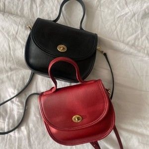 Meet your Posher, Adrianne